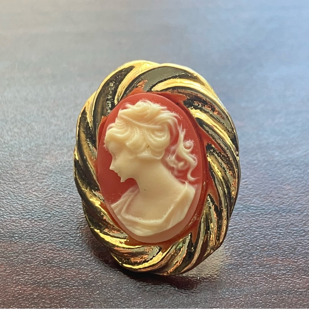 Vintage Cameo Pin